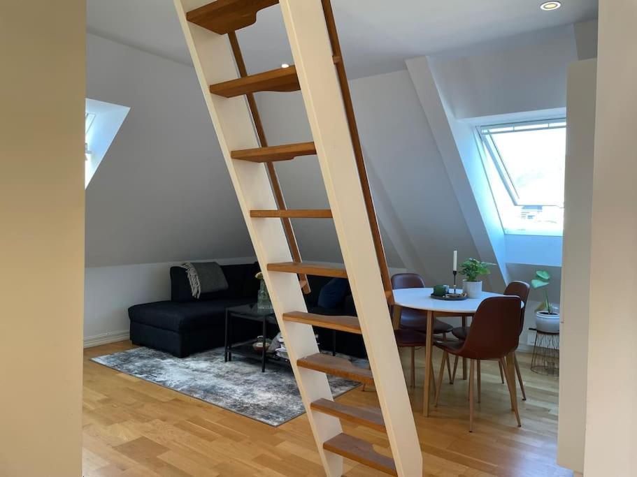Leilighet Sentral 3-roms Leies Ut, Pluss Ekstra Hems! *